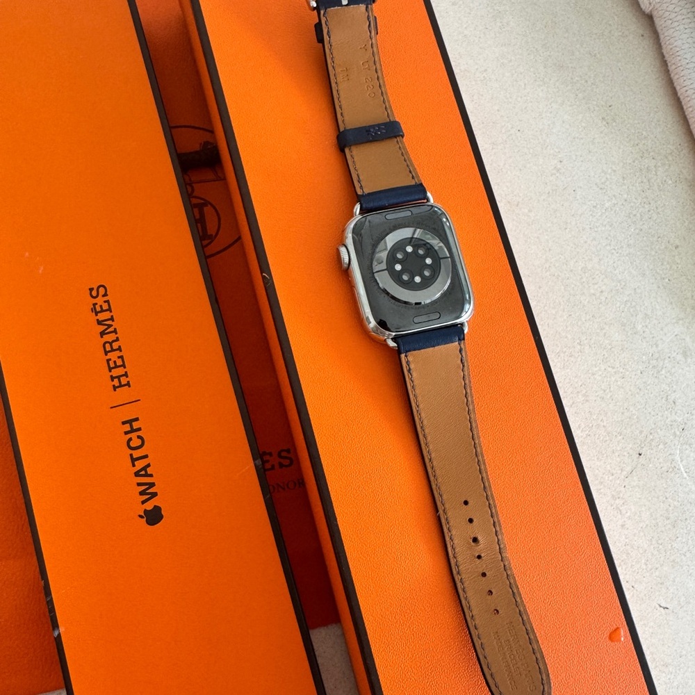 Hermes Navy Blue Single Tour Leather Apple Watch - Picture 4 of 16